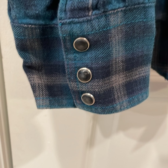 VINTAGE Wrangler Retro Snap Button Up Long Sleeved Blue Plaid in Size XL - Picture 9 of 13